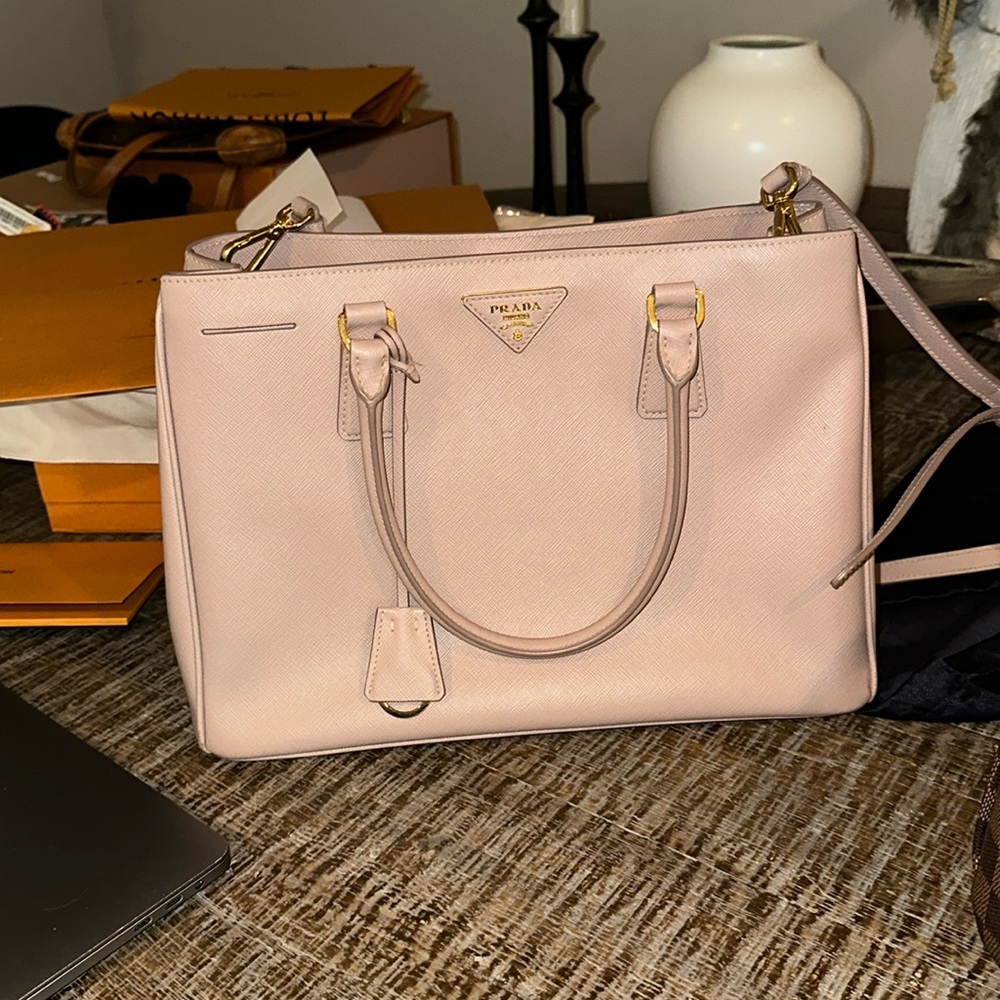 Prada Saffiano Single Zip Galleria Medium Tote